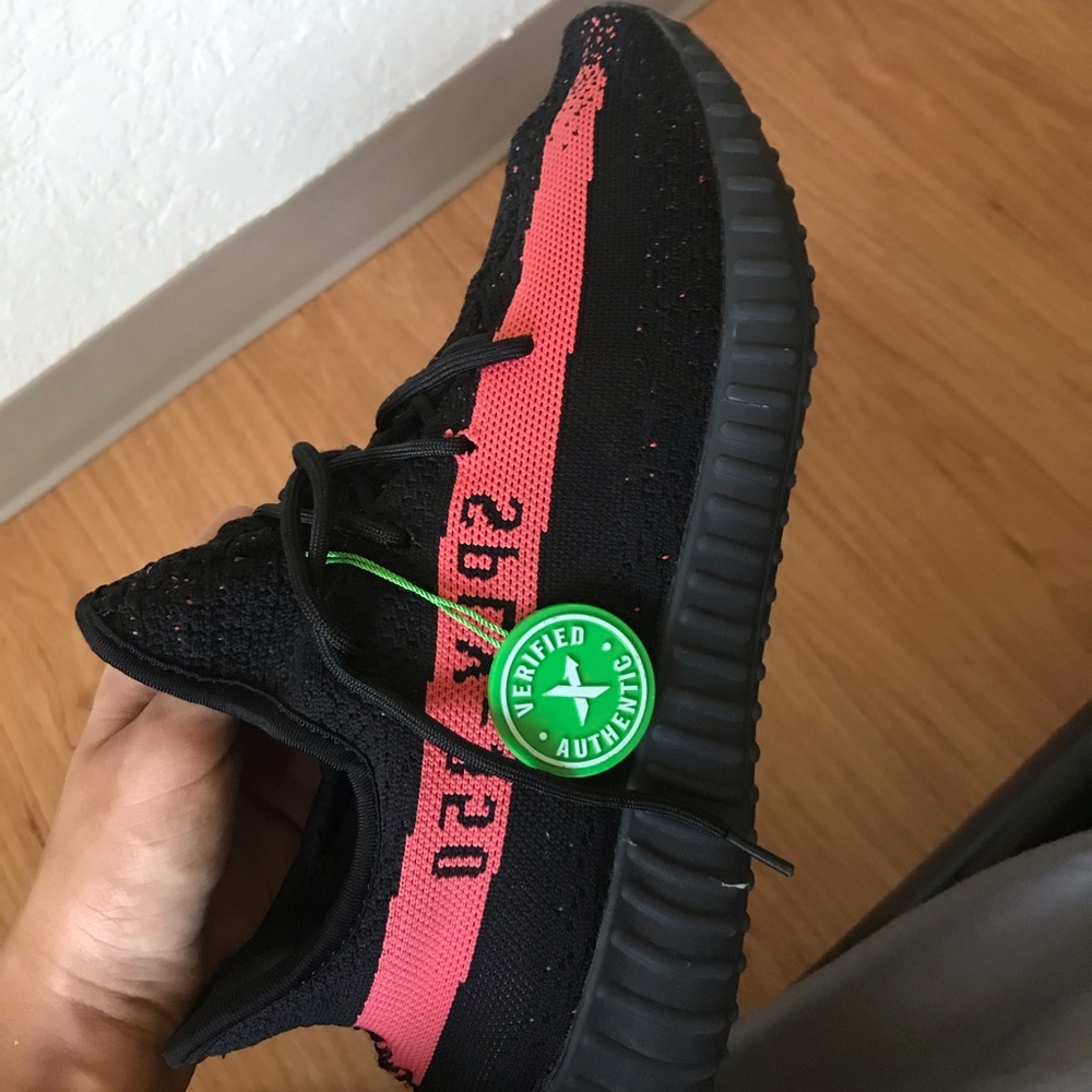 Yeezy boost 350 v2 core black/ red